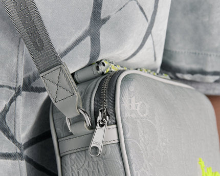 Mini sac zippé DIOR AND LEWIS HAMILTON - Gris